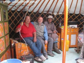 Con dei pastori nomadi in MONGOLIA